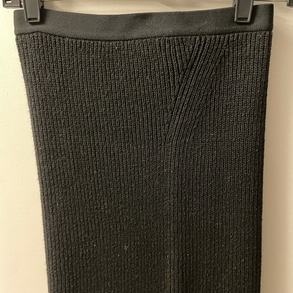 FINAL SALE! Uniqlo Black Pencil Skirt - Picture 2 of 5